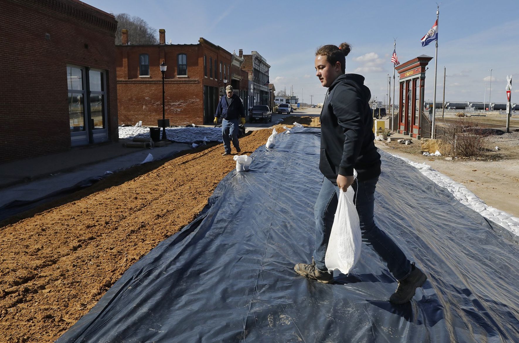 Clarksville prepares for Mississippi River flooding